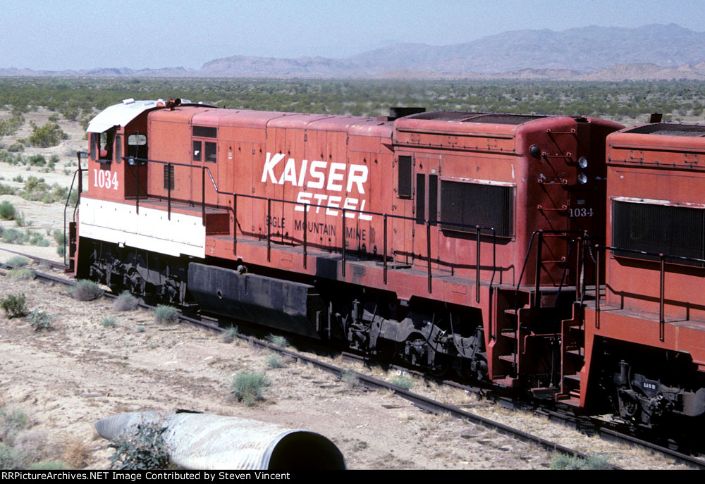 Kaiser Steel U30C #1034 leads an iron ore pellet train over the Eagle Mountain Railway "Summit" toward the SP interchange at Ferrum